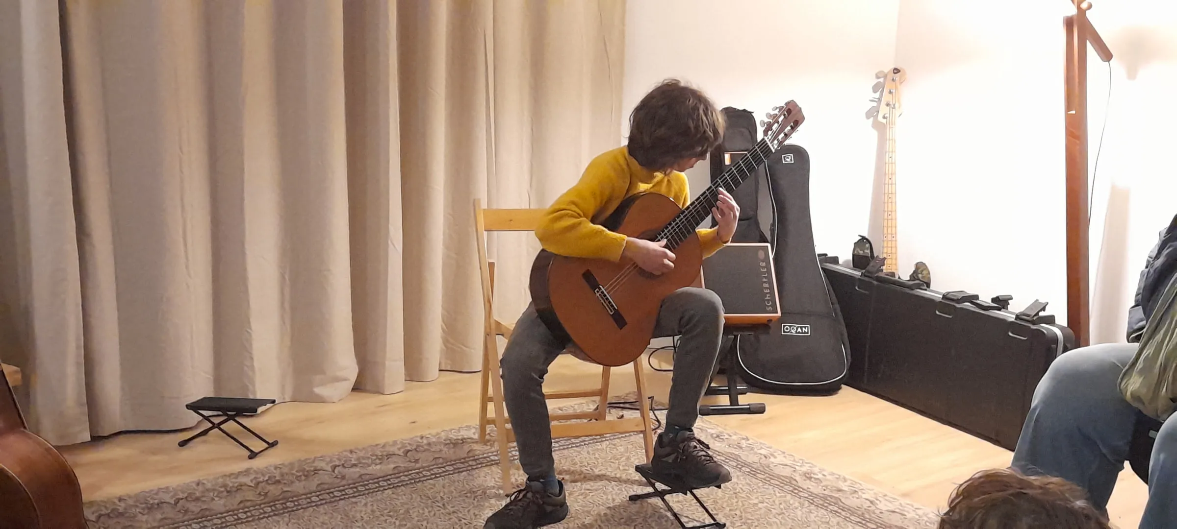 Nestor playing to a small room.